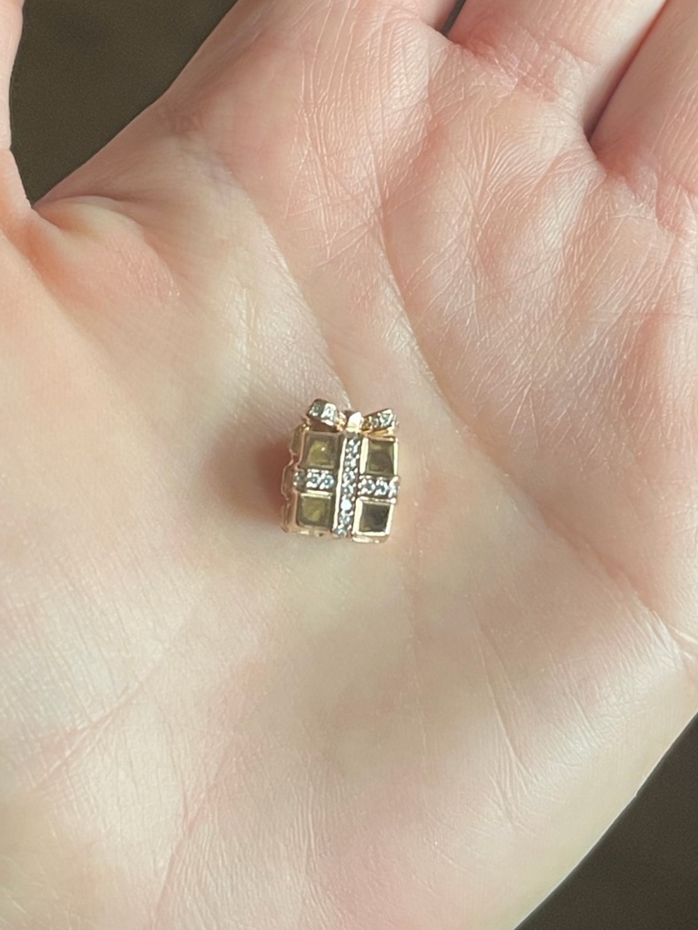 Pandora Rose Gold Present Charm - Picture 7 of 7